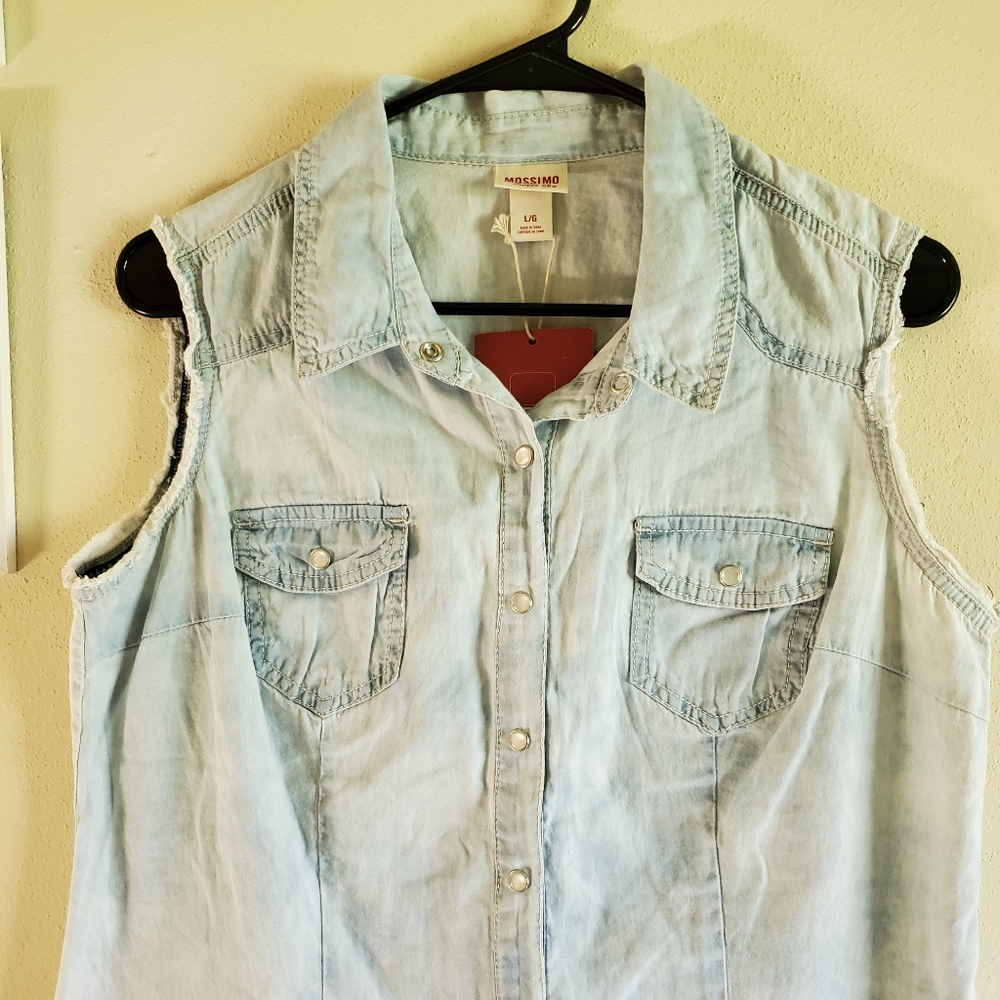 Mossimo Supply Co. Pearl snap button up tank - Picture 2 of 6